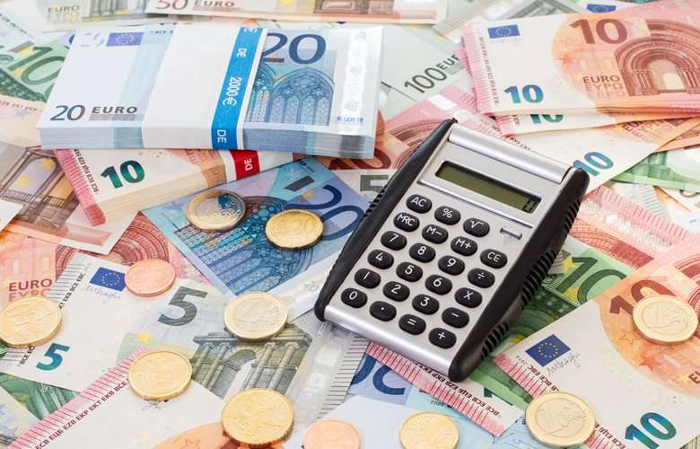 ΟΠΕΚΑ: «Παγώνουν» οι αυξήσεις στα επιδόματα
