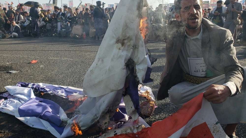 Υεμένη – Μαζικές διαδηλώσεις εναντίον των ισραηλινών πληγμάτων