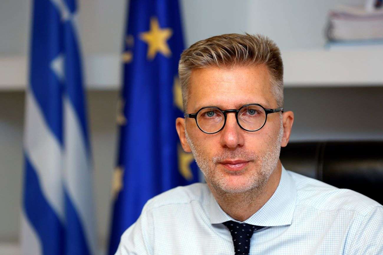Ο Σκέρτσος εύχεται… «καλό συρτάρι» στους Έλληνες που δεν είχαν λεφτά για διακοπές!