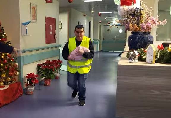 Λευκάδα: Αίσθηση προκάλεσε η πρωτότυπη άσκηση αρπαγής μωρού -Ο ρόζ κωδικός