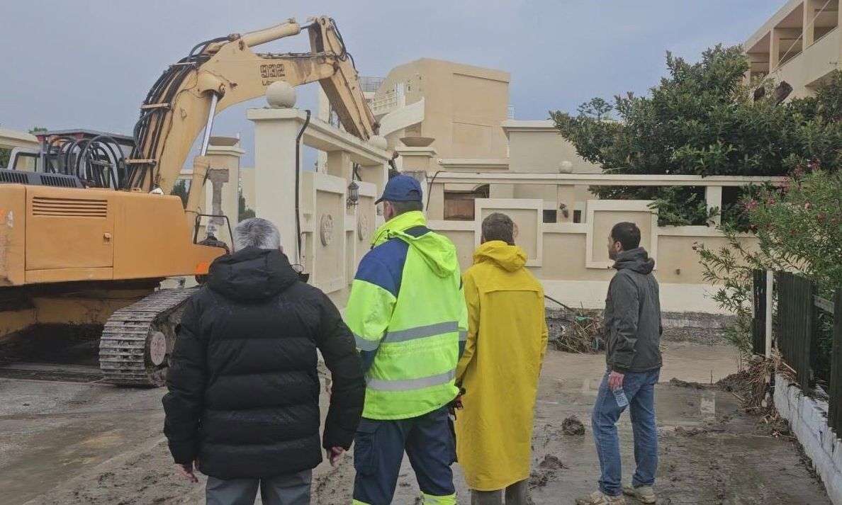 Ρόδος: Γκρεμίστηκε το παράνομο γεφύρι στην Ιαλυσό -Εμπόδιζε για χρόνια την εκβολή ποταμού