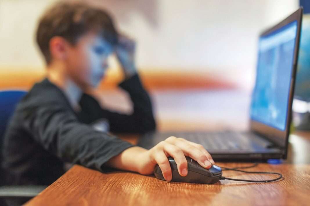 «Όχι social media στα μικρά παιδιά»