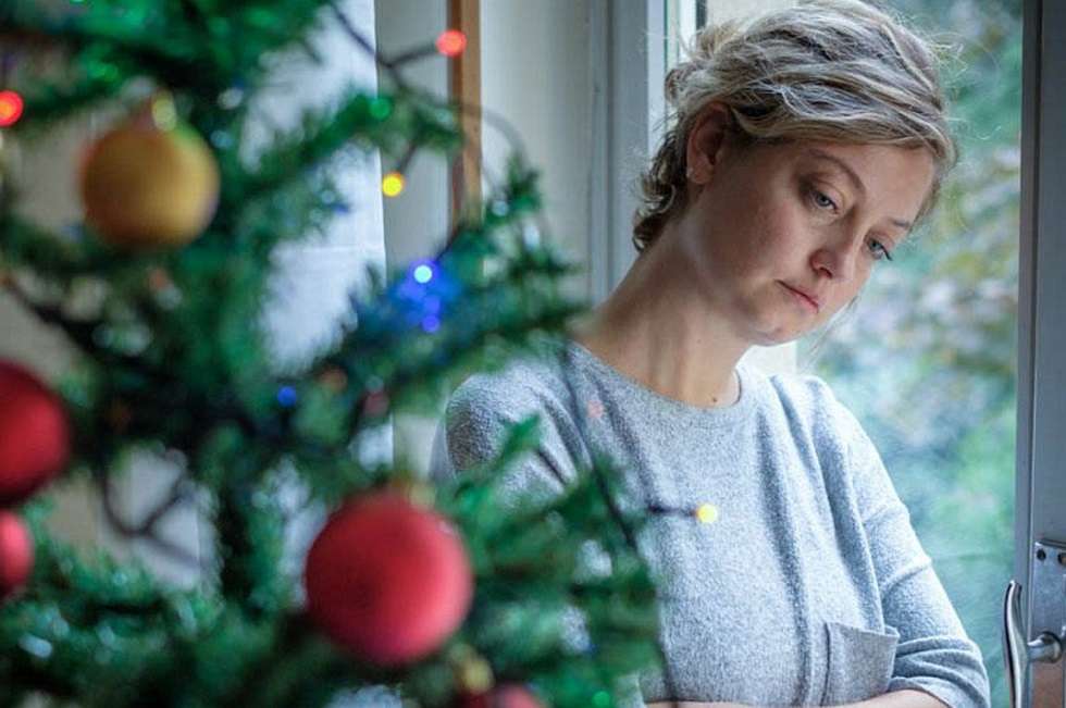 Τελικά αυξάνονται ή όχι οι αυτοκτονίες στις γιορτές;