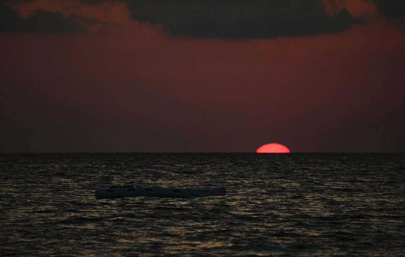 Κοριτσάκι 10 ετών έφτασε μόνο του με πλεούμενο κοντά στη Λαμπεντούζα