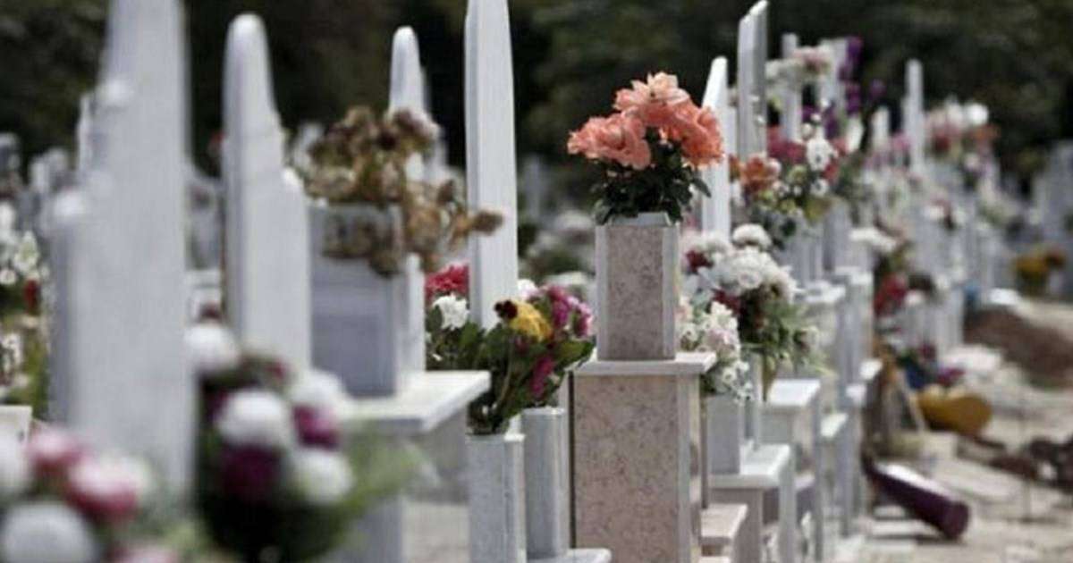 Αστυνομική καταδίωξη στον Ορχομενό για άνδρα που έκλεβε… χάλκινα καντήλια από νεκροταφεία