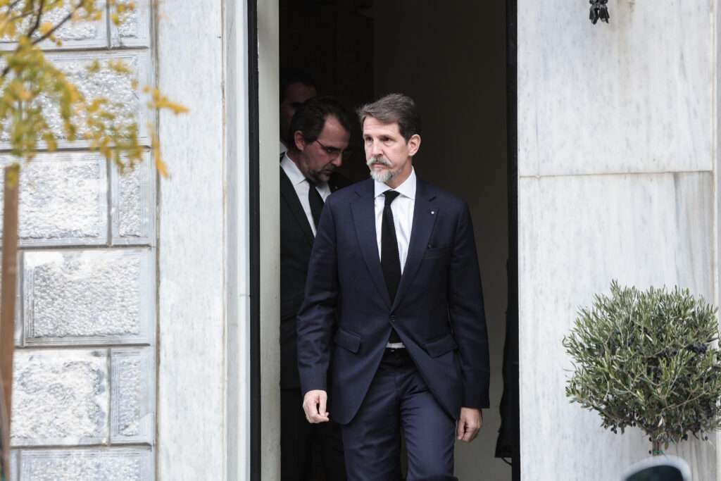 Η τέως βασιλική οικογένεια αιτείται την ελληνική ιθαγένεια -«De Grecia» από τις υποψήφιες ονομασίες