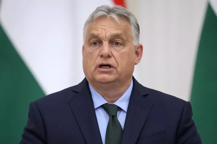 Ο Όρμπαν υπερασπίζεται τον υπουργό στον οποίο επιβλήθηκαν κυρώσεις από τις ΗΠΑ