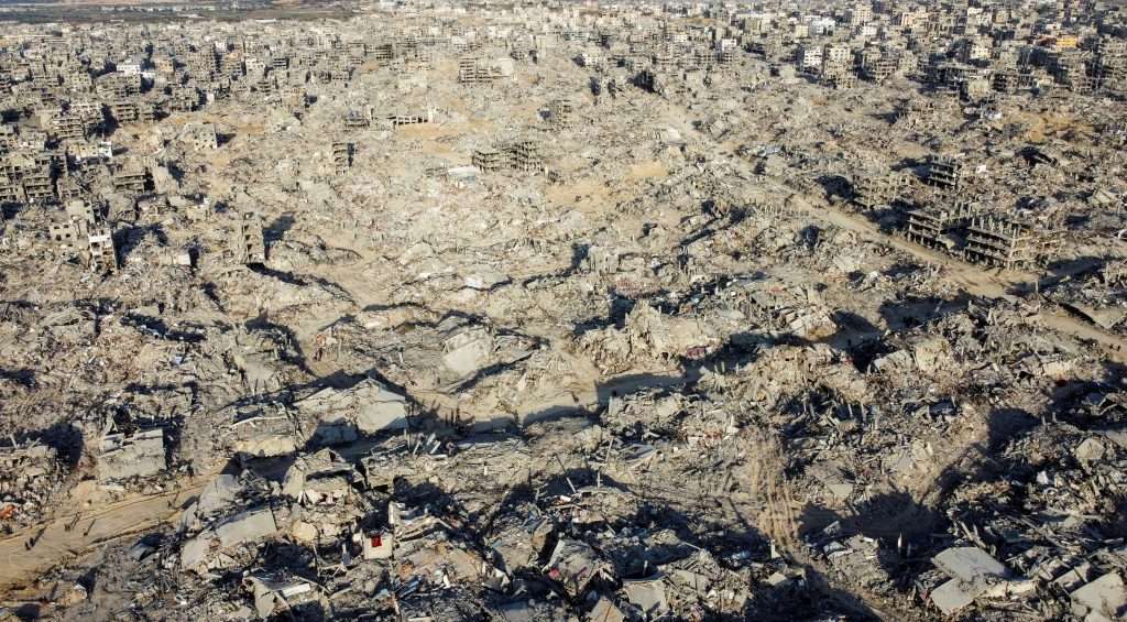 Το υπουργείο Υγείας της Γάζας αναφέρει ότι ανασύρθηκαν άλλα 42 πτώματα από τα ερείπια