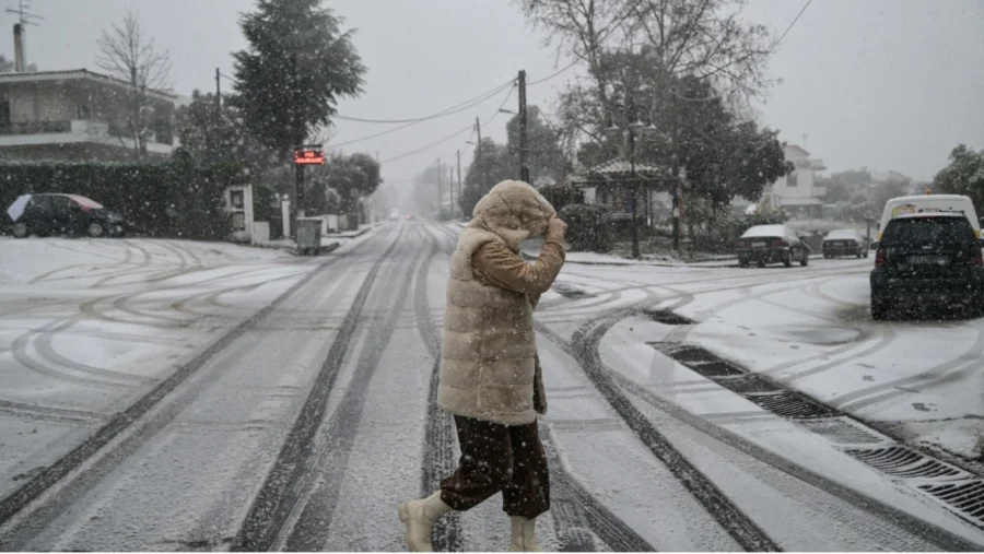 Βουτιά της θερμοκρασίας με χιόνια και καταιγίδες