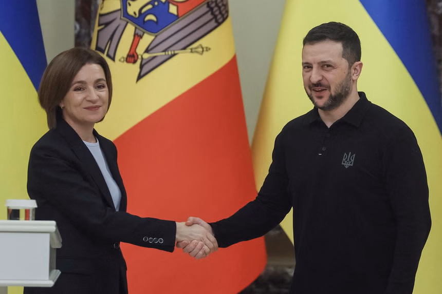 Η πρόεδρος της Μολδαβίας Σάντου φθάνει στο Κίεβο για συνομιλίες με τον Ζελένσκι