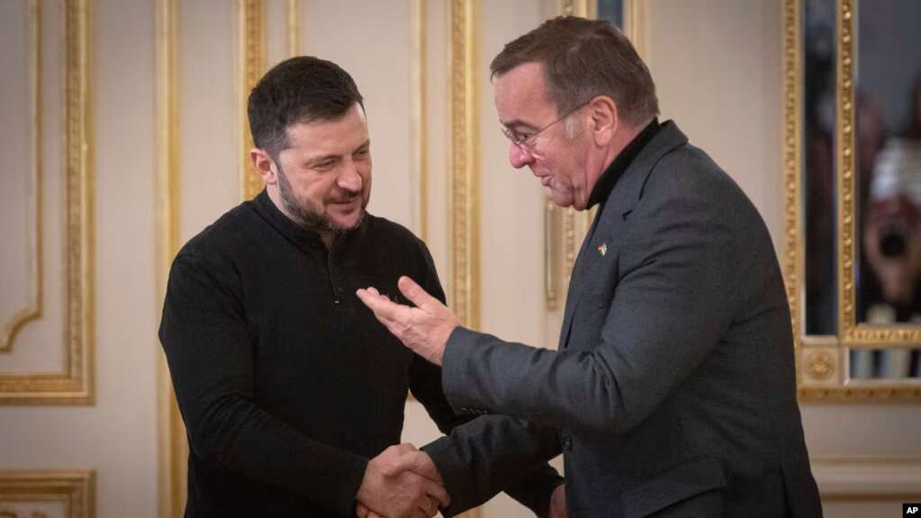 Ο Γερμανός υπουργός Άμυνας επισκέπτεται την Ουκρανία σε ένδειξη υποστήριξης