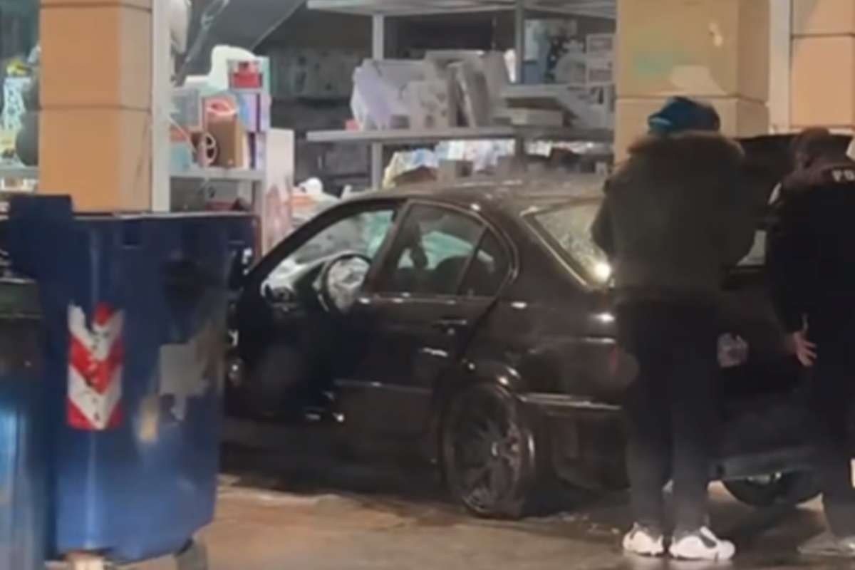 Μεθυσμένος οδηγός “μπούκαρε” με το Ι.Χ. του σε τζαμαρία καταστήματος