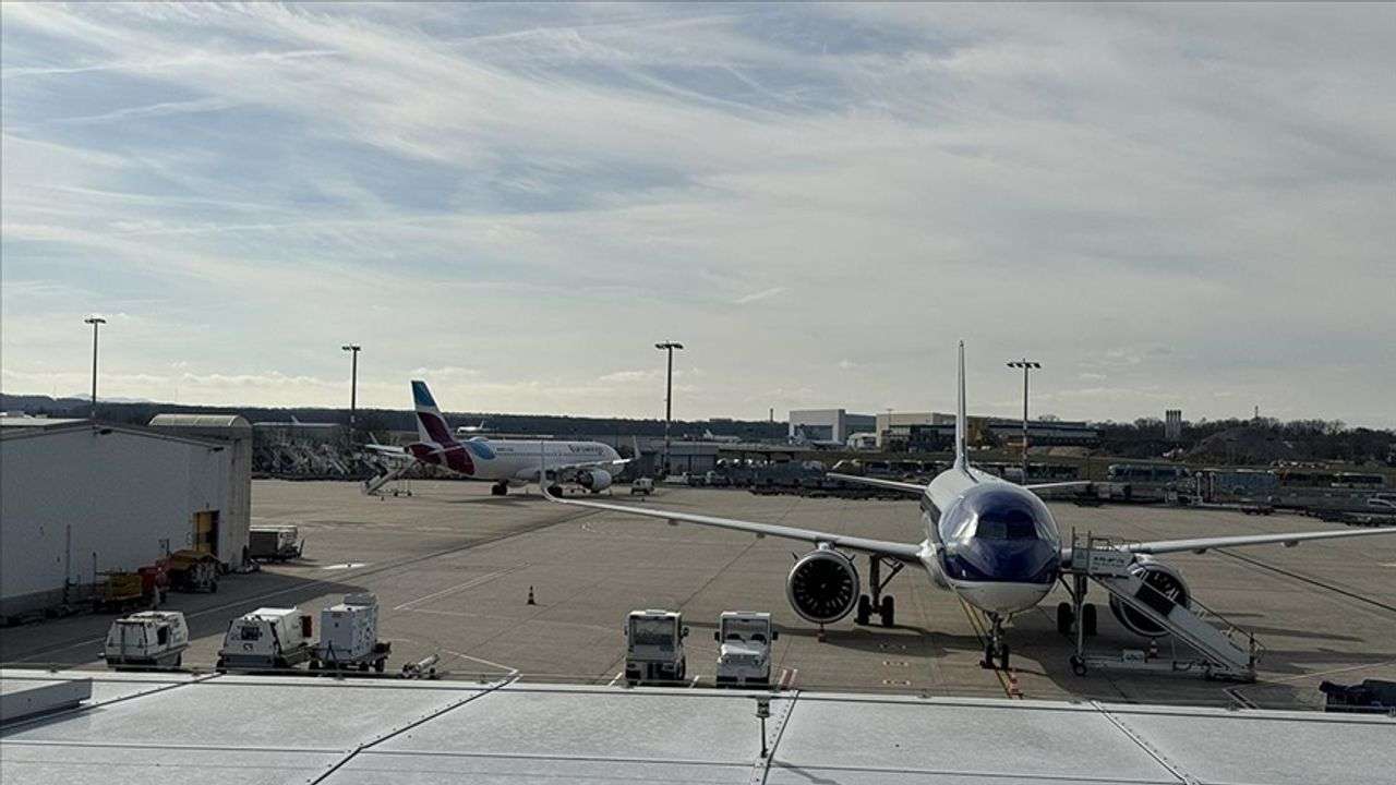 Ουρές επιβατών λόγω τεχνικών δυσλειτουργιών στα αεροδρόμια της Γερμανίας