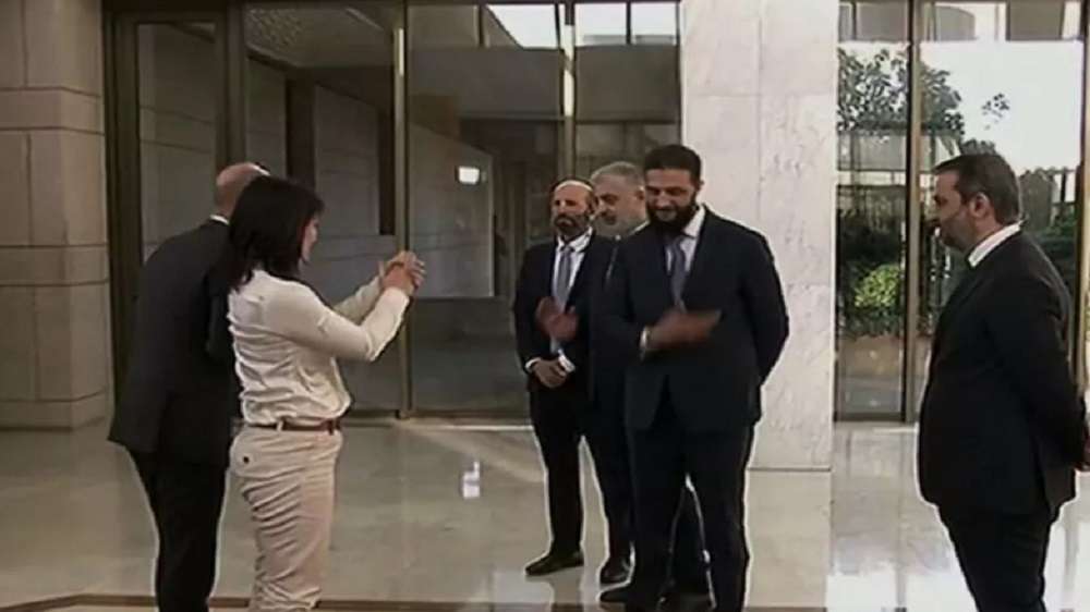 Συρία – Ο Αλ Τζολάνι δεν υποδέχθηκε δια χειραψίας την υπουργό Εξωτερικών της Γερμανίας