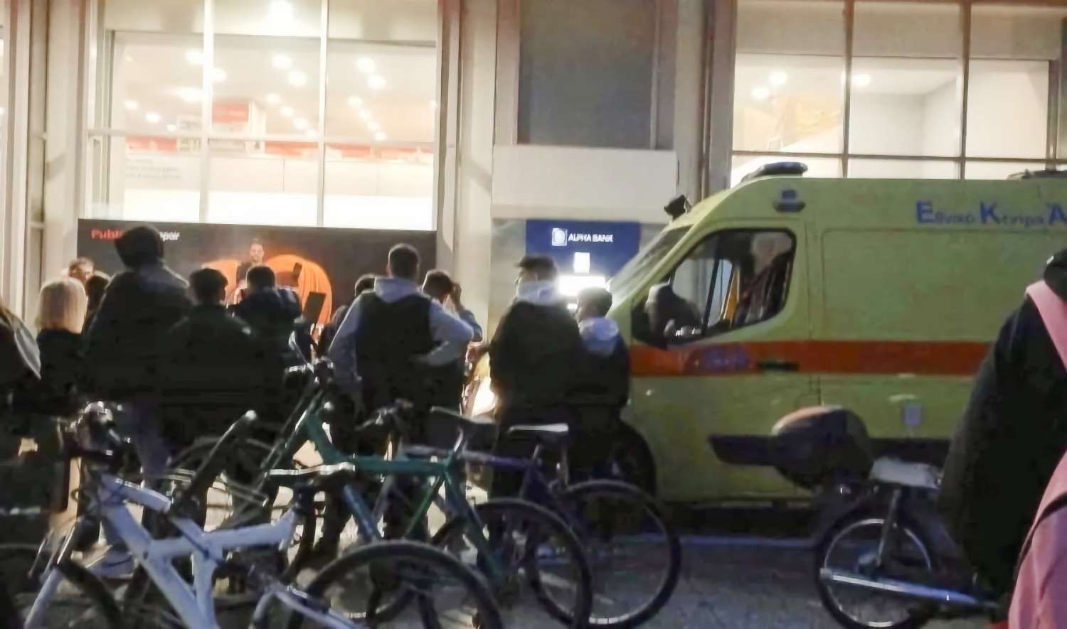 Λάρισα: Θύμα άγριας ομαδικής επίθεσης 29χρονος – 22χρονη έριξε κινητό για να μην ειδοποιηθεί η αστυνομία