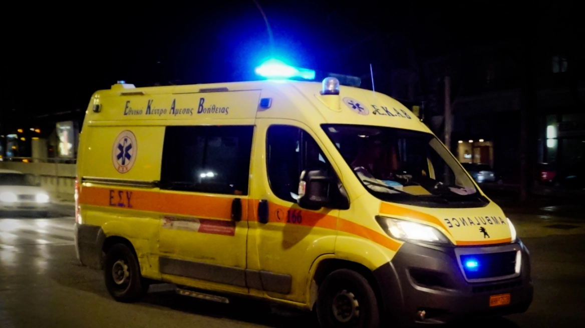 Λάρισα: Οδηγός αυτοκινήτου αισθάνθηκε αδιαθεσία, μπήκε στο αντίθετο ρεύμα και προσέκρουσε σε σταθμευμένα οχήματα
