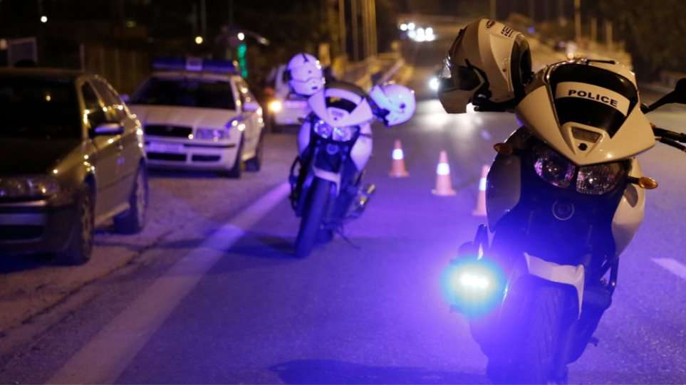 Επεισοδιακή σύλληψη 45χρονου διακινητή – Μετέφερε σε φορτηγό με κλεμμένες πινακίδες οκτώ αλλοδαπούς