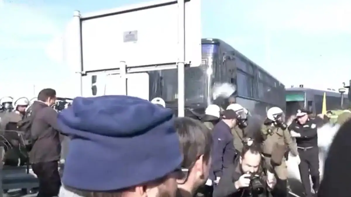 Καρδίτσα: Επεισόδια με δακρυγόνα στο μπλόκο των αγροτών
