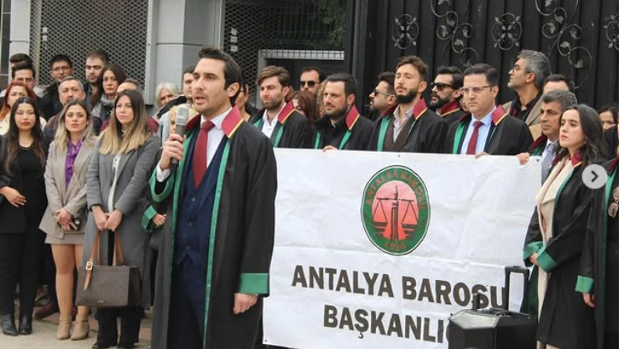 Τουρκία: Χαμός στην Κωνσταντινούπολη μετά από έλεγχο δικηγόρου από αστυνομικούς!