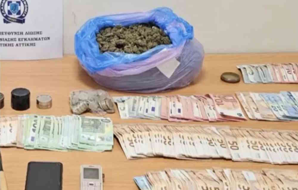 ΕΛ.ΑΣ.: Σε αποθήκη ναρκωτικών είχαν μετατρέψει διαμέρισμα στο Περιστέρι – Τρεις συλλήψεις για διακίνηση και το νόμο περί όπλων