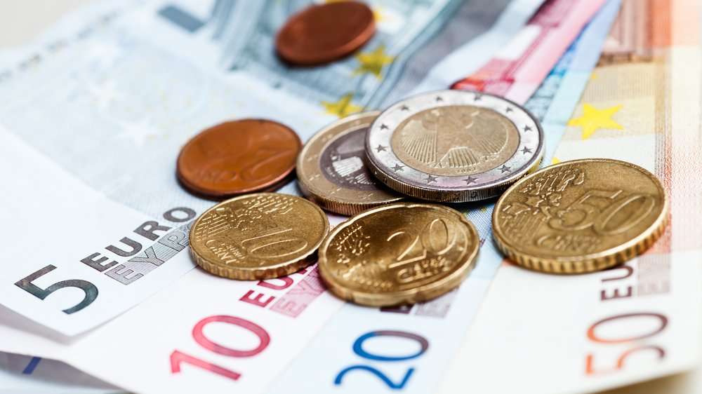 Δημόσιο: Οριζόντια αύξηση 30 ευρώ για όλους και έως 300 ευρώ για όσους έχουν προσωπική διαφορά