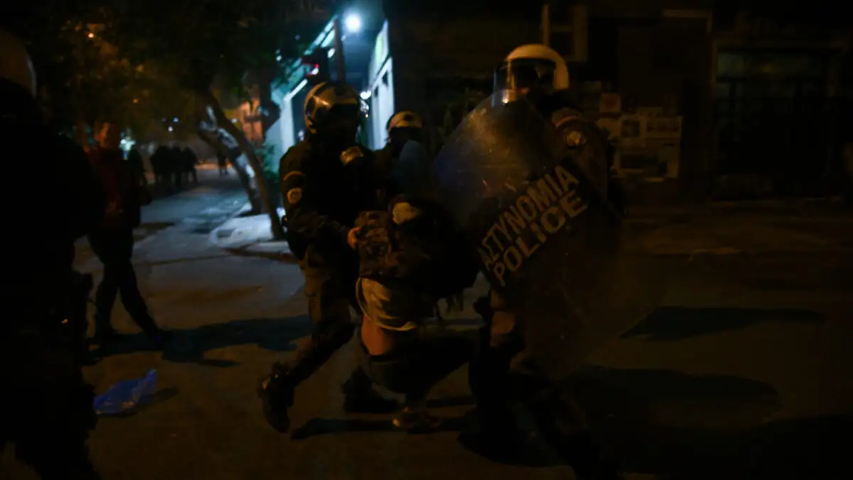 Εξάρχεια: Το βράδυ άγνωστοι επιτέθηκαν σε αστυνομικούς