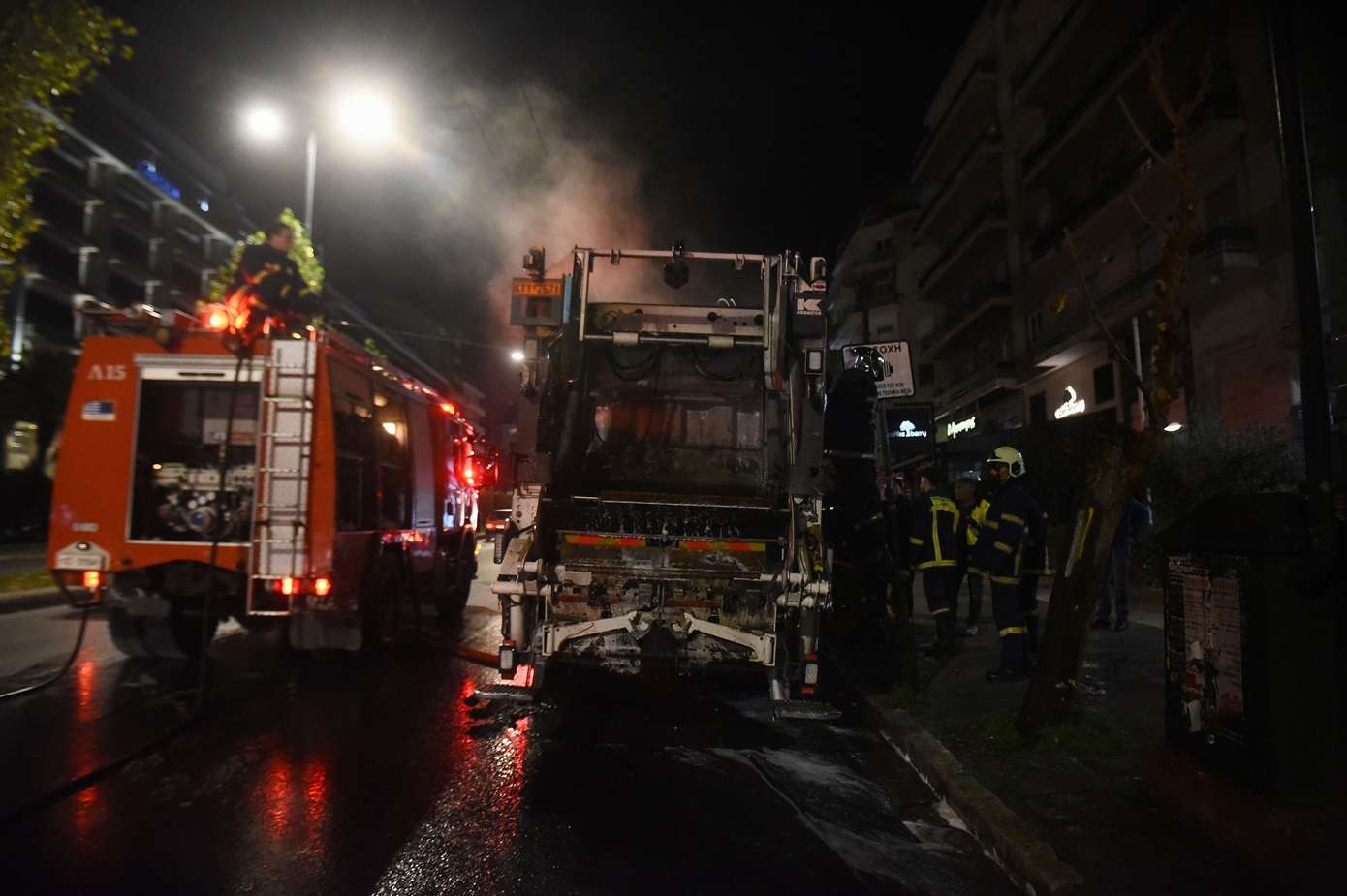 Λεωφόρος Αλεξάνδρας: Φωτιά σε καρότσα απορριμματοφόρου