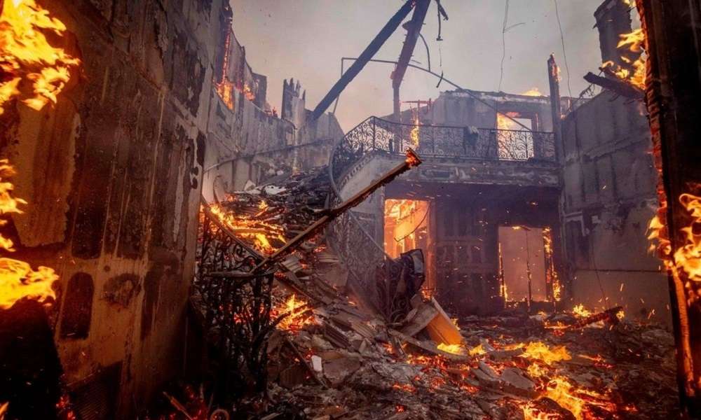 ΗΠΑ – Φλέγεται το Λος Άντζελες