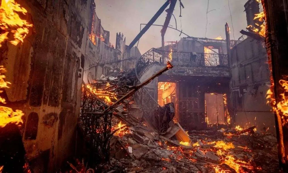 Λος Άντζελες – Η μάχη των πυροσβεστών συνεχίζεται χωρίς ανάπαυλα