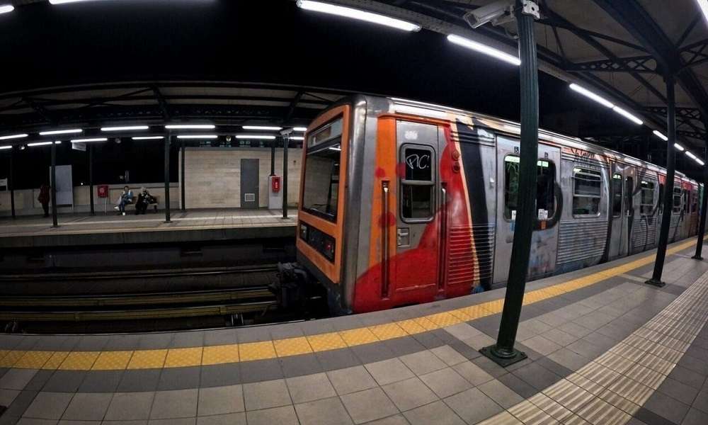 Περισσός: Ακινητοποιήθηκε συρμός ΗΣΑΠ λόγω διακοπής ρεύματος