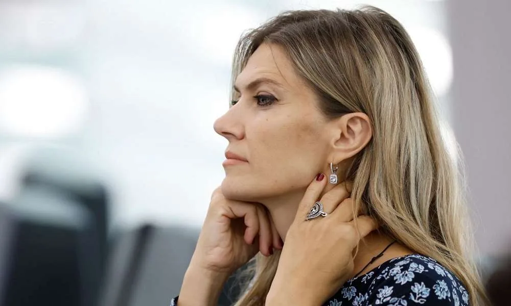 «Ερωτευμένη» η Καϊλή με τα … Εμιράτα