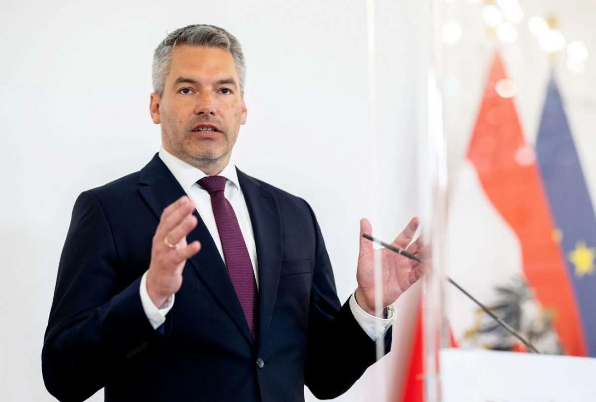 Σε πολιτικό αδιέξοδο η Αυστρία -Παραιτείται ο καγκελάριος Καρλ Νεχάμερ