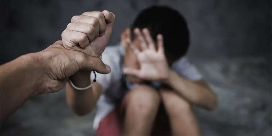 Πάτμος: Άνδρας χτύπησε τον ανήλικο γιο της συντρόφου του