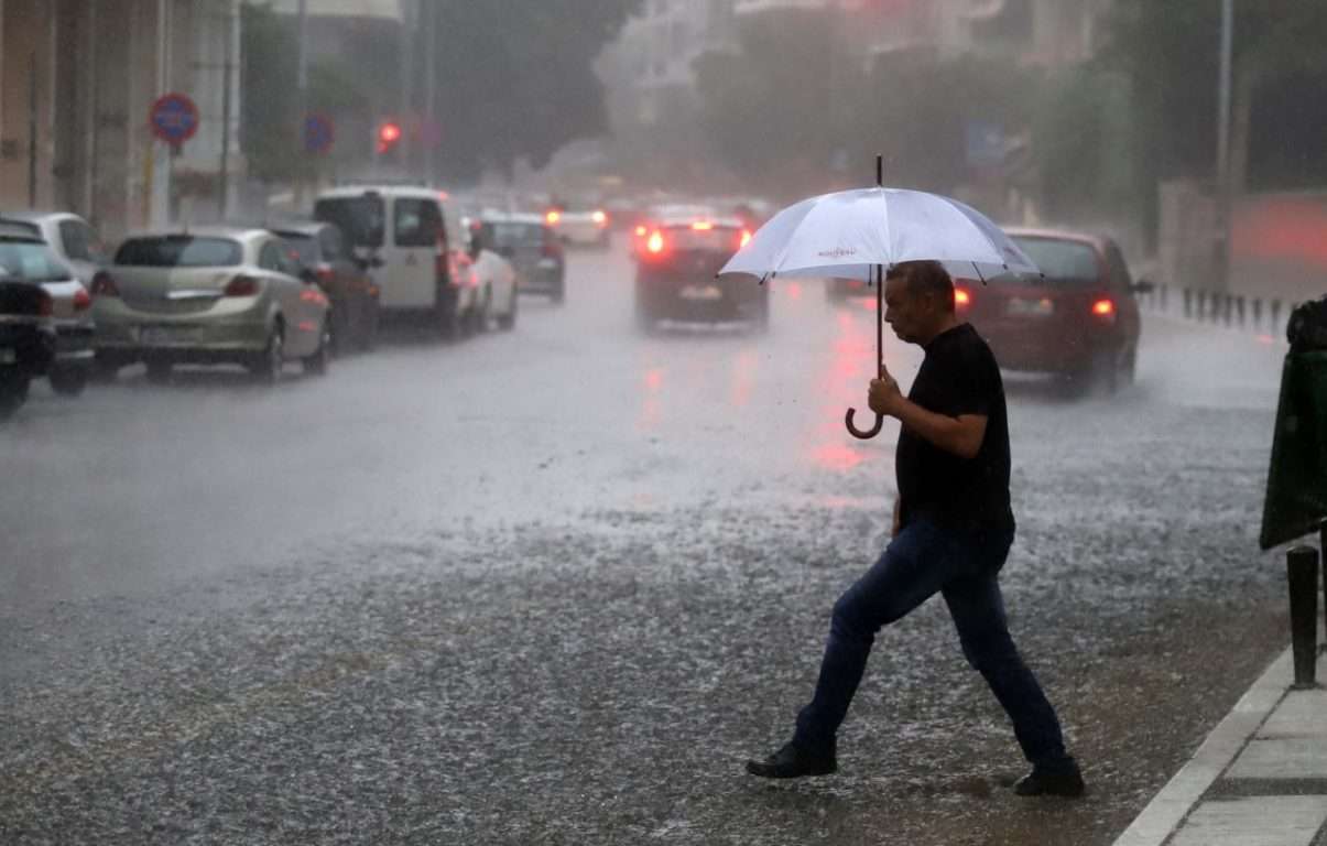 Καιρός: Βροχές και καταιγίδες στα νότια – Χαμηλές θερμοκρασίες σε όλη τη χώρα