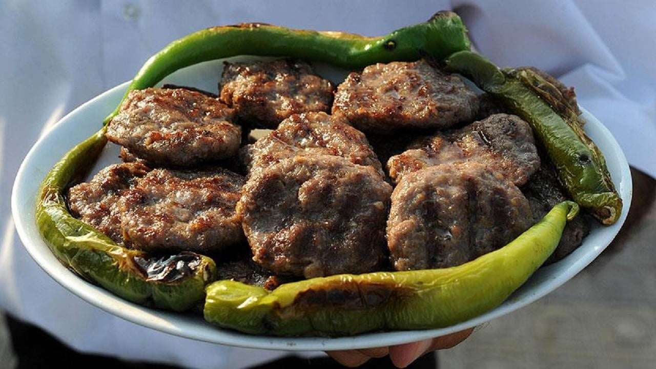 Απίστευτη απόδραση κρατούμενου στην Τουρκία – Συνελήφθη να τρώει… κεφτεδάκια σε εστιατόριο!