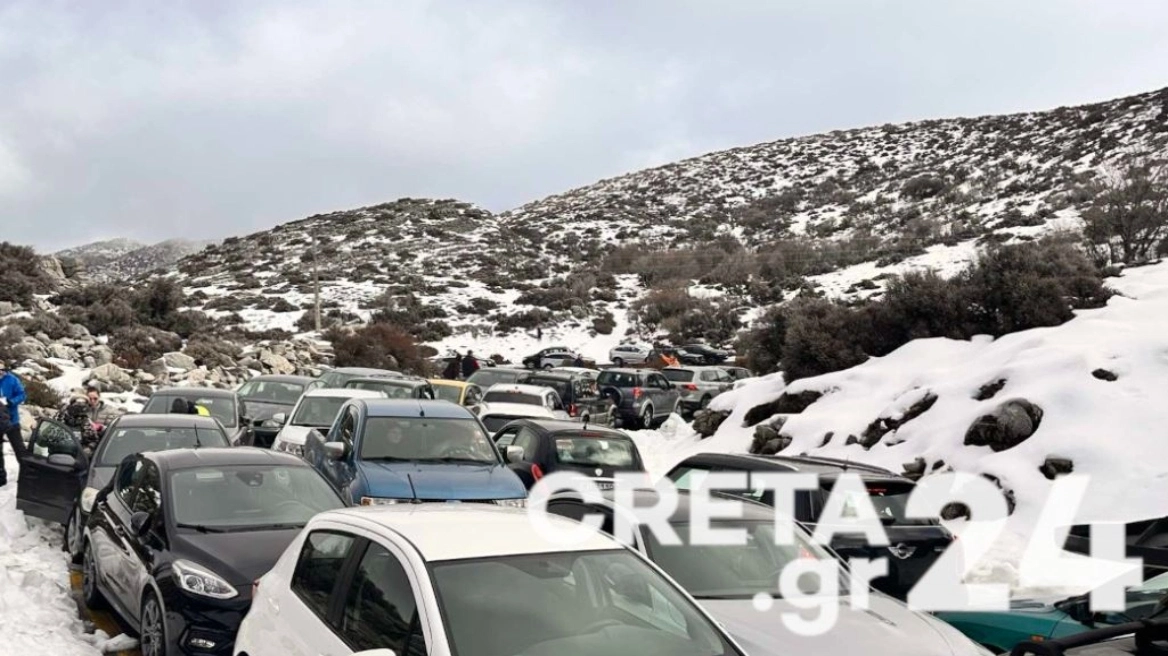 Απίστευτο μποτιλιάρισμα στον χιονισμένο Ψηλορείτη