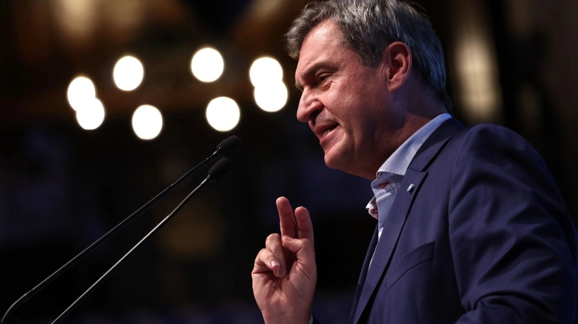 «Η Γερμανία χρειάζεται κέντρα απελάσεων», λέει ο πρωθυπουργός της Βαυαρίας – Ζητά αυστηρότερη μεταναστευτική πολιτική