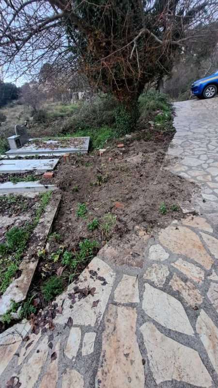 Λευκάδα: Κινητοποίηση του Δημάρχου για το ζήτημα της εκταφής οστών στο νεκροταφείο από αγριογούρουνα