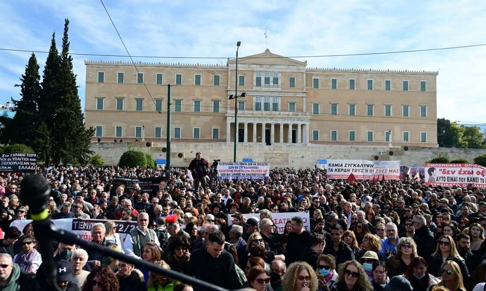 Η ΕΡΤ έπαιξε… δέκατο θέμα τις μεγάλες συγκεντρώσεις για τα Τέμπη