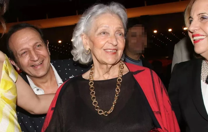 Πέθανε η τραγουδίστρια Στέλλα Γκρέκα σε ηλικία 102 ετών