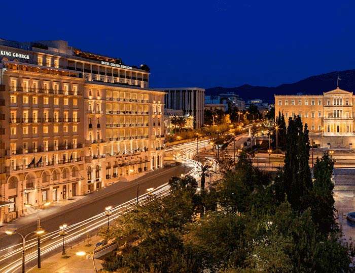 Πόσο συνεισφέρουν στην ελληνική οικονομία τα ξενοδοχεία – Η Σαντορίνη… αντιστέκεται
