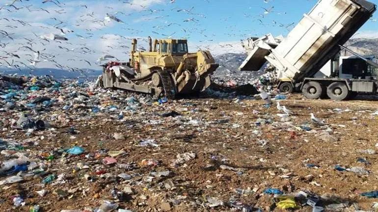 ΚΕΔΕ: Ψηφίζει την κατάργηση του τέλους ταφής απορριμμάτων