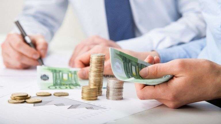 Επιχειρήσεις: Με τι επιτόκιο δανείζονται – Πώς θα ξεκλειδώσει περισσότερη ρευστότητα