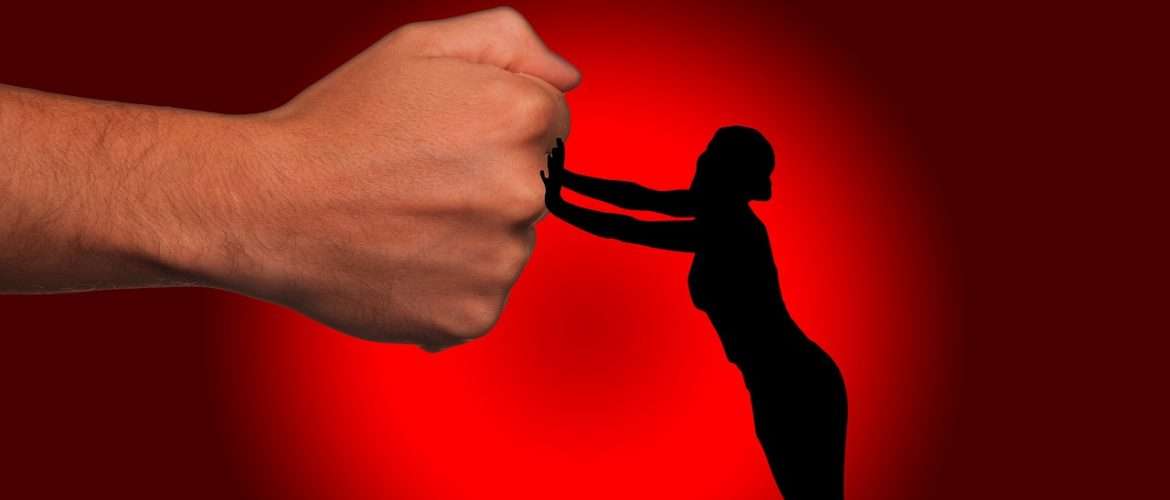 Τι λέει η Ένωση Δικαστών και Εισαγγελέων για το πολυνομοσχέδιο περί ενδοοικογενειακής βίας