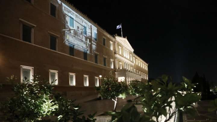 Η Βουλή φωταγωγήθηκε στη μνήμη του Ολοκαυτώματος