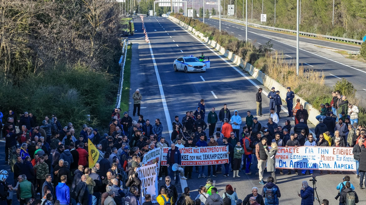 Κινητοποιήσεις αγροτών: Έκλεισαν συμβολικά την Εθνική Οδό Λάρισας – Κοζάνης