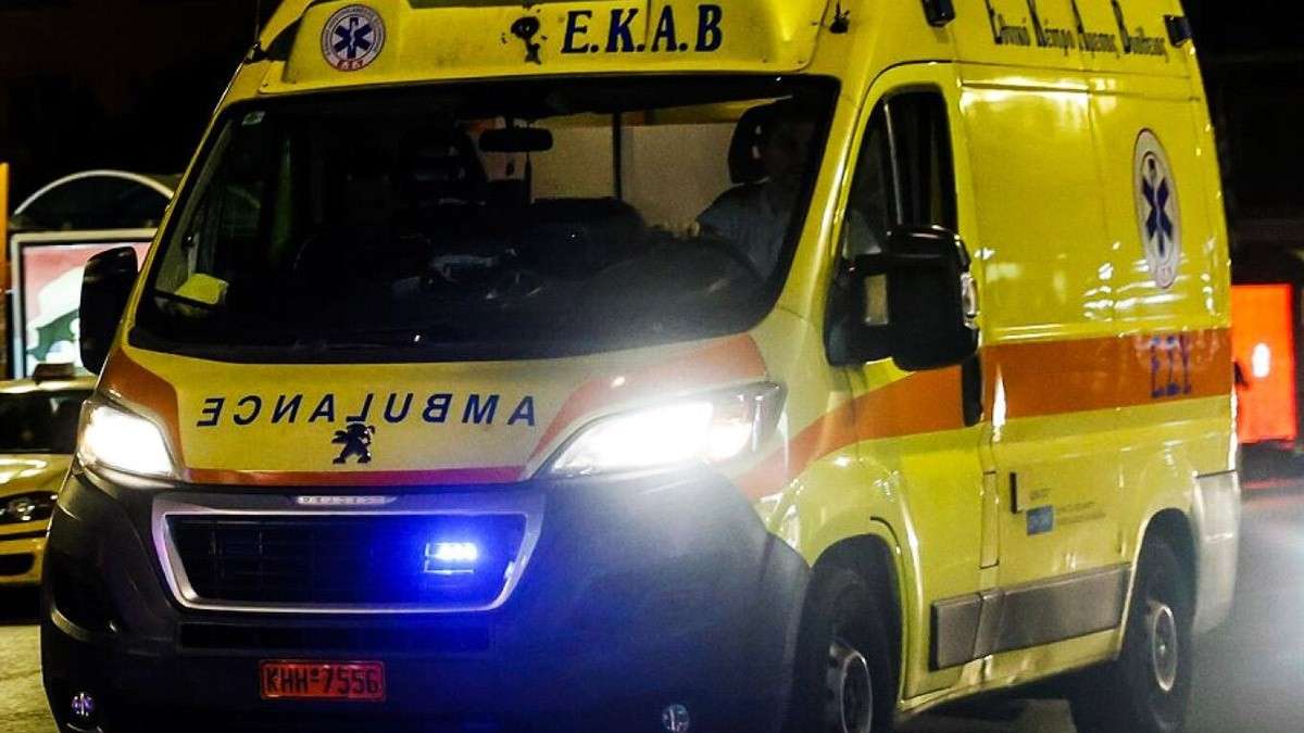 Μοτοσικλέτα «καρφώθηκε» σε κολώνα φωτισμού