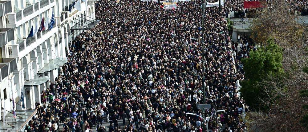 Τέμπη: Γεμάτος με κουκίδες ο παγκόσμιος χάρτης – Συγκεντρώσεις σε δεκάδες πόλεις του εξωτερικού