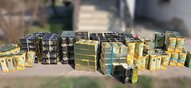 Εξαρθρώθηκε εγκληματική οργάνωση, τα μέλη της οποίας παρασκεύαζαν και διακινούσαν νοθευμένα έλαια ως εξαιρετικό παρθένο ελαιόλαδο