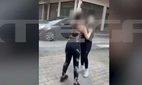 Σοκαρισμένοι οι γονείς της 13χρονης που έπεσε θύμα ξυλοδαρμού από 14χρονη- “Το κορίτσι ανήκει σε συμμορία”